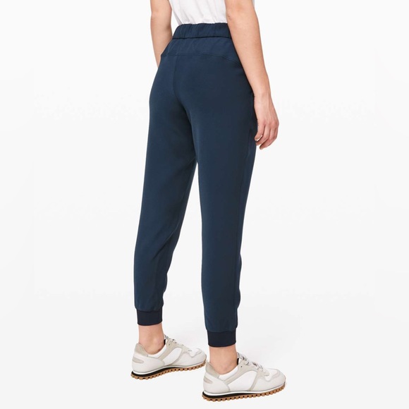 Lululemon On The Fly Jogger Pant in True Navy Sz 12 - Picture 2 of 7